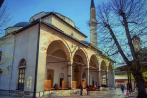 Gazi Husrev-Beg Mosque – The Heart of Islamic Sarajevo
halal travel guide bosnia 2025